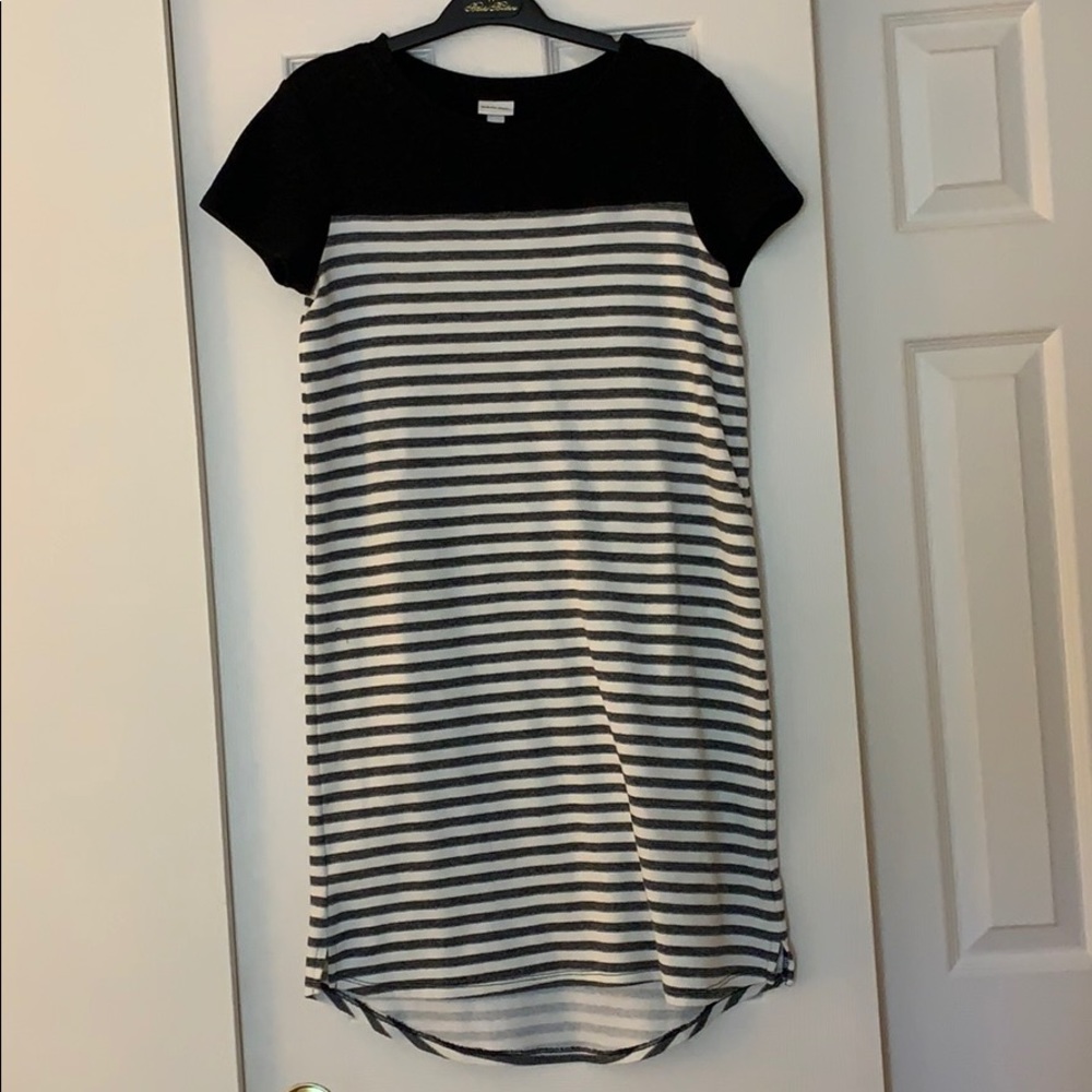 🖤 Black and white stripe dress